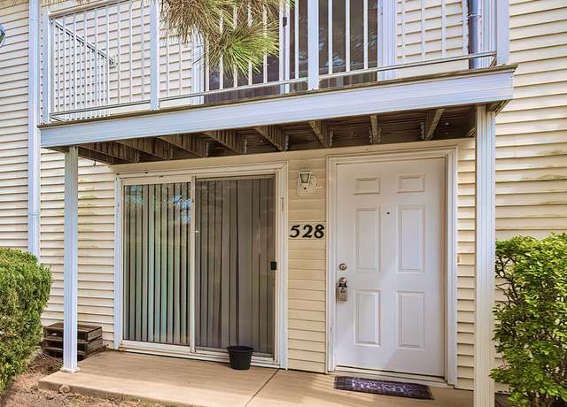 Property at 528 Meadow Green Ln, Round Lake Beach, IL 60073, 2 beds, 1.5 baths