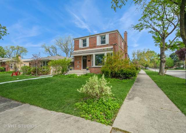 Property at 9000 Lincolnwood Dr, Evanston, IL 60203, 3 beds, 2.5 baths