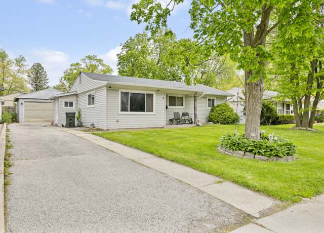 Property at 8 Sparrow Rd, Carpentersville, IL 60110, 3 beds, 1 bath