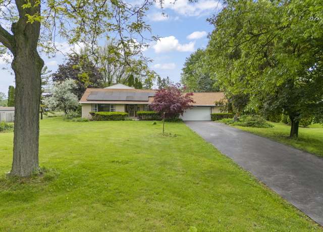 Property at 742 Crest Ave, Schaumburg, IL 60193, 4 beds, 3.5 baths