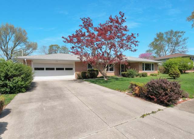 Property at 904 Brighton Dr, Urbana, IL 61801, 5 beds, 2.5 baths