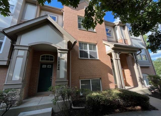 Property at 1122 N Claremont Dr, Palatine, IL 60074, 3 beds, 2.5 baths