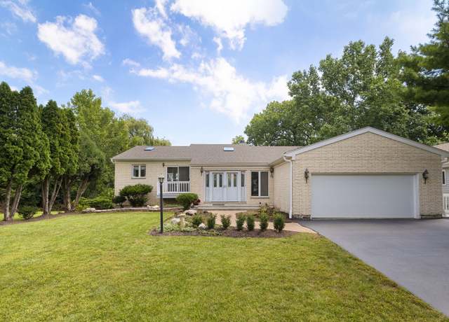 Property at 2027 Alta Vista Dr, Waukegan, IL 60087, 3 beds, 2.5 baths