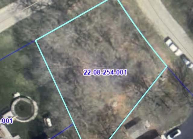 Property at 415 Saint Francis Dr, Dixon, IL 61021