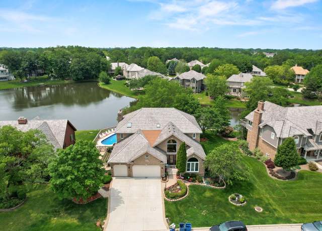 Property at 1542 Woodcreek Trl, Bartlett, IL 60103, 5 beds, 4.5 baths