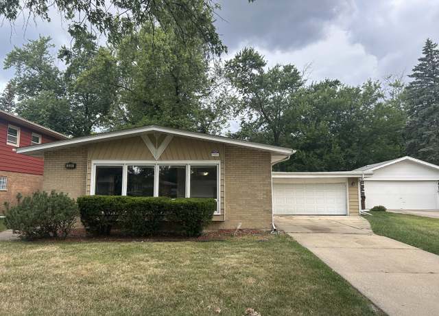 Property at 330 W Holly Ct, Glenwood, IL 60425, 3 beds, 1.5 baths