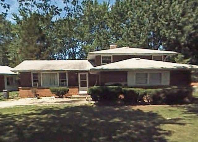 Property at 3210 Woodworth Pl, Hazel Crest, IL 60429, 4 beds, 3 baths