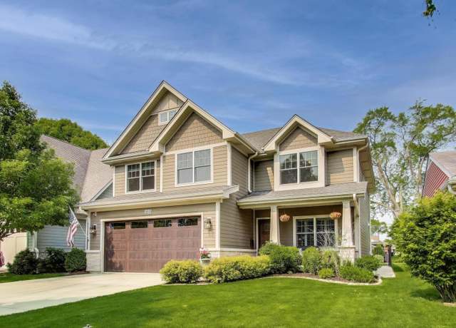 Property at 212 S Wa Pella Ave, Mount Prospect, IL 60056, 5 beds, 3.5 baths