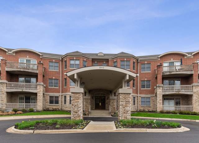 Property at 940 Augusta Way #212, Highland Park, IL 60035, 2 beds, 2 baths