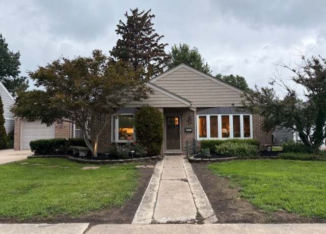 Property at 4930 W 92nd St, Oak Lawn, IL 60453, 2 beds, 1.5 baths
