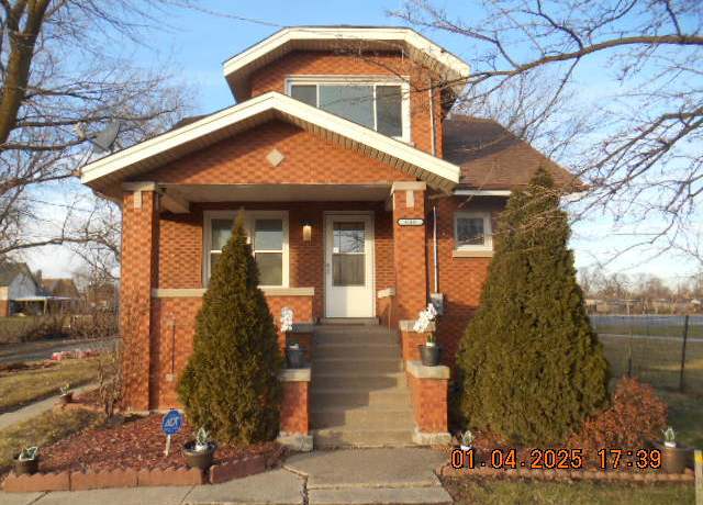 Property at 638 W 162nd St, South Holland, IL 60473, 4 beds, 2 baths