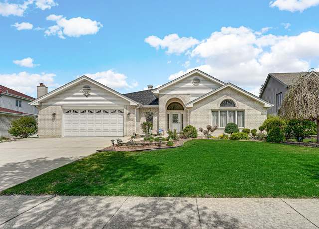 Property at 1520 Chauser Ln, Woodridge, IL 60517, 3 beds, 2.5 baths