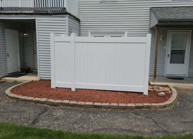 Property at 2330 Carnation Dr #2330, Crest Hill, IL 60403, 2 beds, 1.5 baths