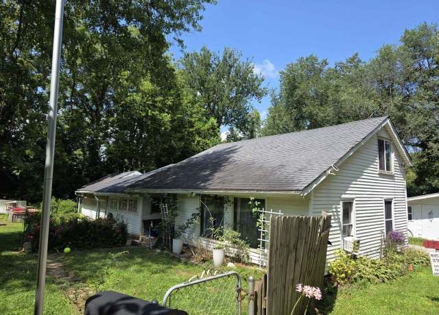 Property at 1715 N 4th, Quincy, IL 62301, 1 bed, 1 bath