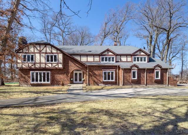 Property at 4 Auburn Ln, Barrington Hills, IL 60010, 5 beds, 4.5 baths