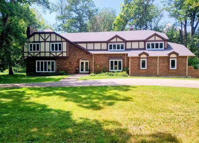 Property at 4 Auburn Ln, Barrington Hills, IL 60010, 5 beds, 4.5 baths