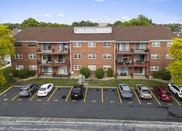 Property at 6135 W 94th St Unit C5, Oak Lawn, IL 60453, 2 beds, 2 baths
