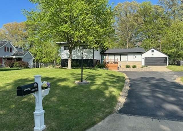 Property at 1415 Woodridge Dr, Danville, IL 61832, 3 beds, 2 baths