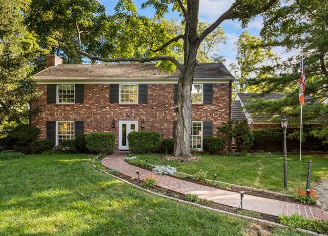 Property at 812 Dodds Dr, Champaign, IL 61820, 4 beds, 3.5 baths