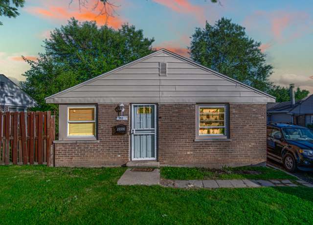 Property at 9953 Elm Circle Dr, Oak Lawn, IL 60453, 3 beds, 1 bath