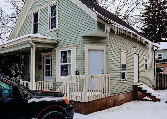 Property at 1258 S Galena Ave, Freeport, IL 61032, 3 beds, 2 baths