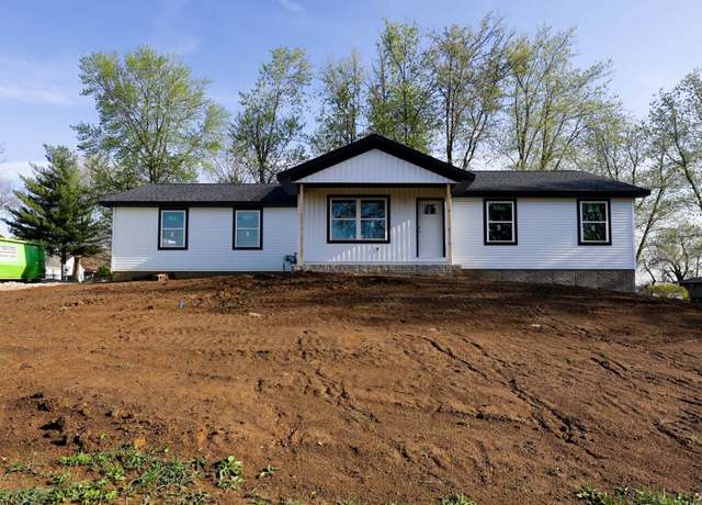 Property at 512 E Walnut St, Hudson, IL 61748, 3 beds, 3 baths