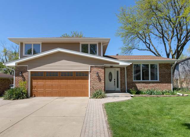 Property at 12 James Dr, Westmont, IL 60559, 3 beds, 2.5 baths