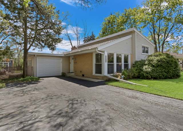 Property at 1157 Dartmouth Ln, Deerfield, IL 60015, 3 beds, 2 baths