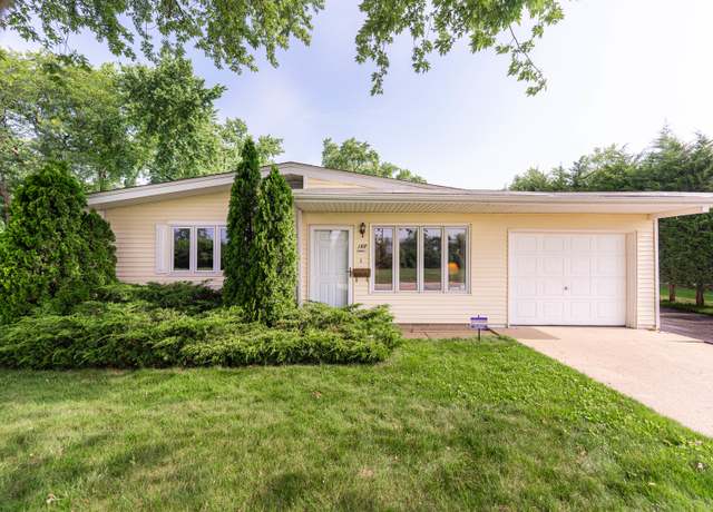 Property at 311 Kingswood Dr, North Aurora, IL 60542, 3 beds, 1 bath