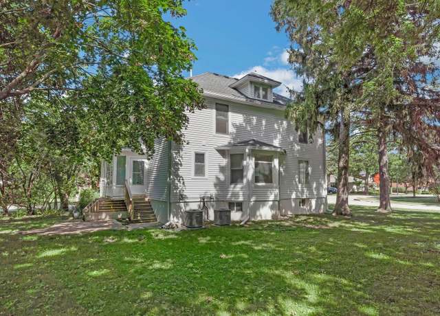 Property at 913 Sunset Ct, Deerfield, IL 60015, 3 beds, 3 baths