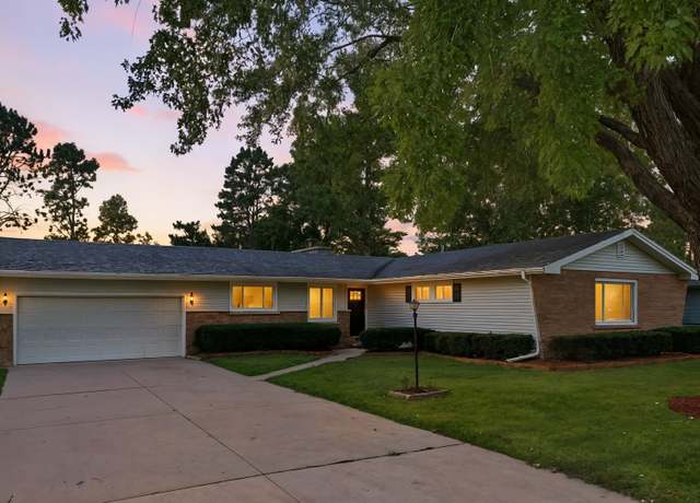 Property at 1004 Sunset Dr, Rock Falls, IL 61071, 3 beds, 2.5 baths