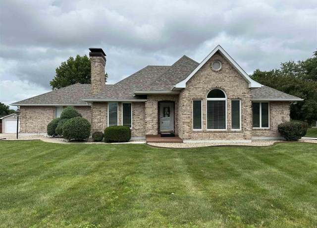 Property at 1501 Gayla Dr, Quincy, IL 62305, 4 beds, 3.5 baths
