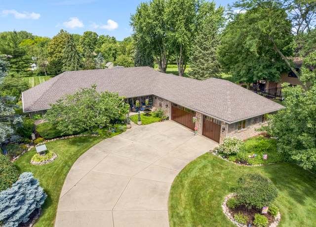 Property at 13N430 Chisholm Trl, Elgin, IL 60124, 3 beds, 3.5 baths