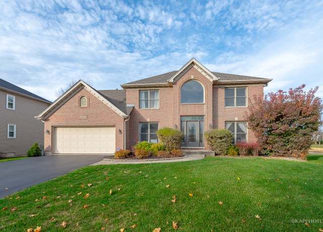 Property at 4611 Fesseneva Ct, Naperville, IL 60564, 4 beds, 3.5 baths
