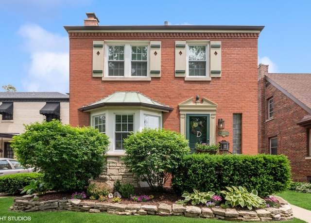 Property at 10447 S Oakley Ave, Chicago, IL 60643, 3 beds, 1.5 baths