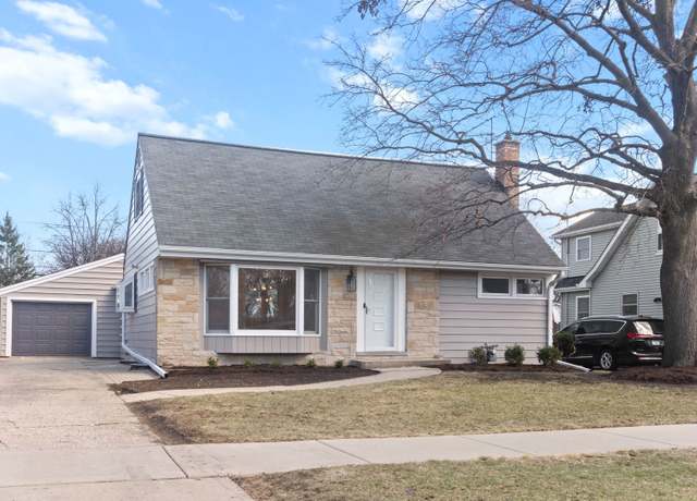 Property at 219 N Pine St, Mount Prospect, IL 60056, 4 beds, 2 baths