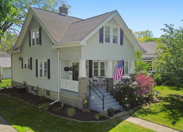 Property at 636 1st St, Crete, IL 60417, 4 beds, 2 baths