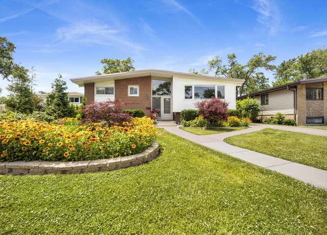 Property at 316 Nellie Ct, Glenview, IL 60025, 4 beds, 2.5 baths