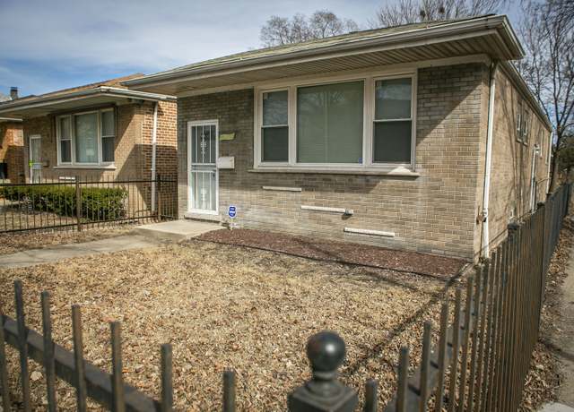 Property at 10257 S Yates Blvd, Chicago, IL 60617, 5 beds, 3 baths