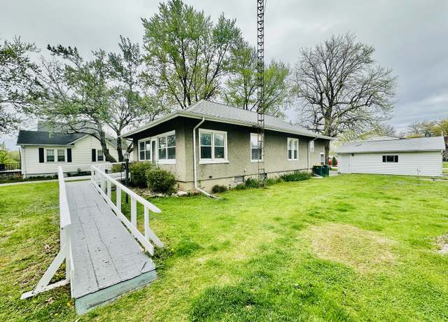 Property at 1009 S Bloomington St, Streator, IL 61364, 3 beds, 1.5 baths