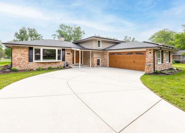 Property at 125 Sherwood Ct, Downers Grove, IL 60516, 3 beds, 2 baths