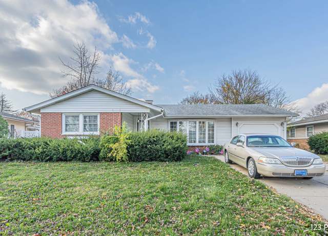 Property at 440 Charing Cross Rd, Elk Grove Village, IL 60007, 3 beds, 1.5 baths