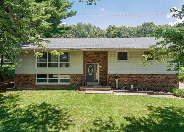 Property at 4649 Circle Dr, Heyworth, IL 61745, 3 beds, 2 baths