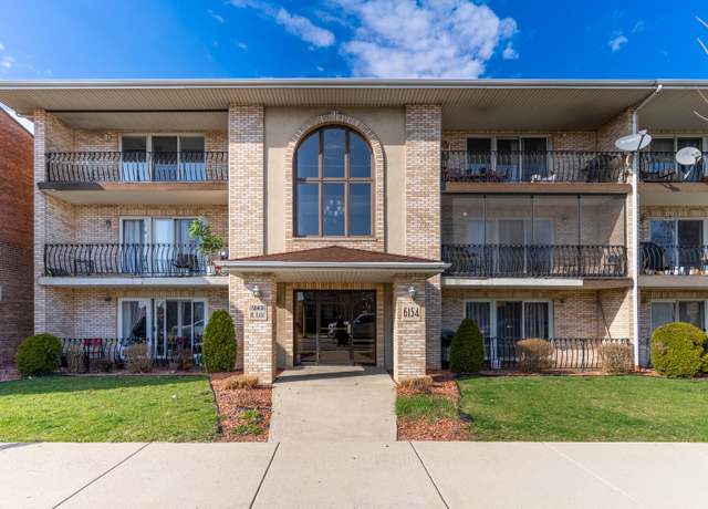 Property at 6154 W 63rd St Unit 3W, Chicago, IL 60638, 2 beds, 2 baths