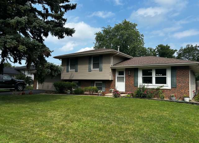 Property at 630 Parkshore Dr, Shorewood, IL 60404, 3 beds, 2 baths