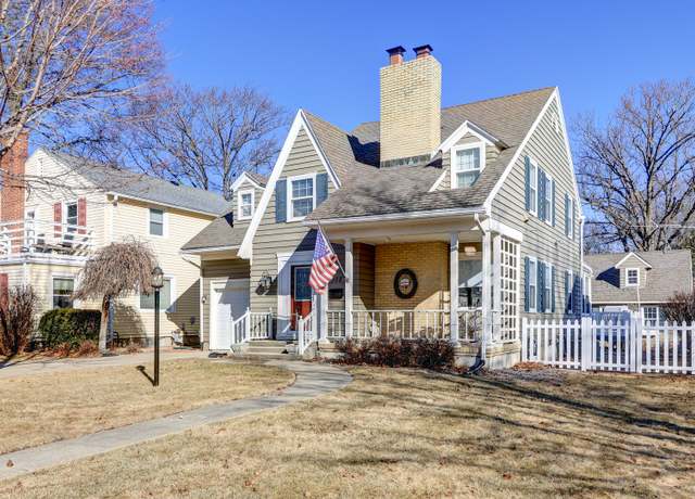 Property at 308 W 15th St, Sterling, IL 61081, 3 beds, 3.5 baths