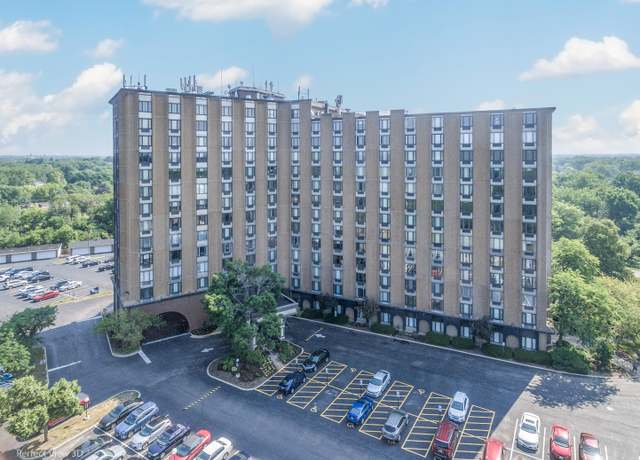 Property at 1 Renaissance Pl #1017, Palatine, IL 60067, 2 beds, 2 baths
