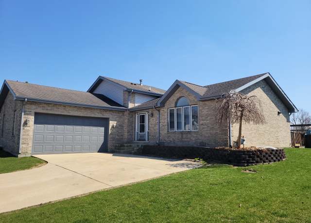Property at 310 E Butler Ave, Grant Park, IL 60940, 4 beds, 2 baths
