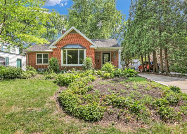 Property at 709 W Vermont Ave, Urbana, IL 61801, 3 beds, 3 baths
