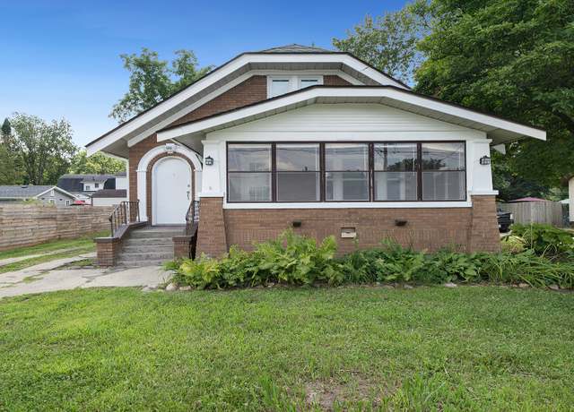 Property at 4210 W State St, Rockford, IL 61102, 3 beds, 1.5 baths